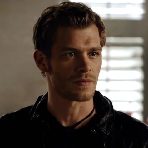 #tvd #to #klaus Klaus Mikaelson Pictures, Klause Mickleson, Klaus Michaelson, Tvd Klaus, Tvdu Characters, Klaus Tvd, Klaus From Vampire Diaries, Niklaus Mikaelson, Aaliyah Pictures