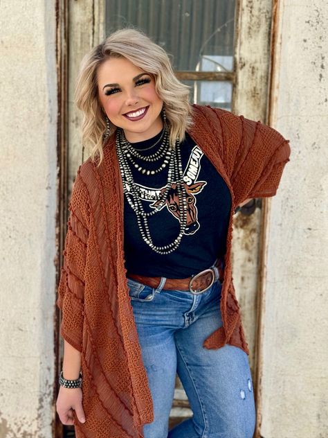 Rust Kimono, Plus Size Western Wear, Bull Graphic, Shorts And Tank Top, Country Chic Outfits, Country Style Outfits, Western Wear Outfits, Nashville Outfits, Western Outfit