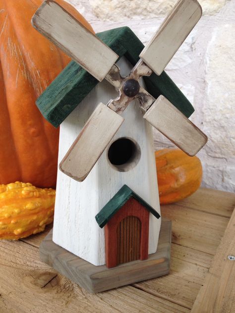 Windmill Birdhouse, Coastal Wall Decor Ideas, Modern Wall Art Ideas, Decorative Birdhouses, Urban Wall Decor, Cool Bird Houses, Birdhouse Ideas, Birdhouses Bird Feeders, Homemade Bird Houses