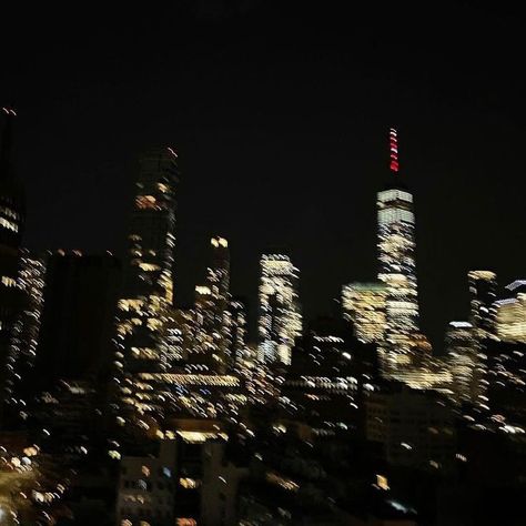 Nyc Vibes Aesthetic Night, Nyc Blurry Aesthetic, City Blurry Aesthetic, Blurry City Aesthetic, Nyc At Night Aesthetic, New York At Night Aesthetic, New York Night Aesthetic, Blurry City Lights, Ny At Night