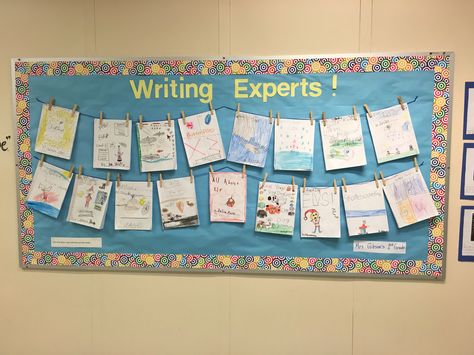 Writing experts bulletin board / displaying student work Writing Display Board Student Work, Writing Display, Writing Bulletin Boards, Holiday Bulletin Boards, Interactive Bulletin Board, English Classroom, Classroom Environment, Display Board, Student Work