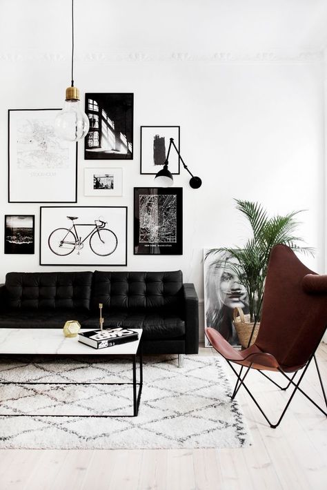 How to Perfect the Salon-Style Hang: An Easy Guide | worried about clashing with room choose black and white as the theme Furnitur Ruang Keluarga, Interior Design Per La Casa, Interior Minimalista, Design Salon, 아파트 인테리어, Living Room Scandinavian, Scandinavian Interior Design, Scandinavian Living, White Living