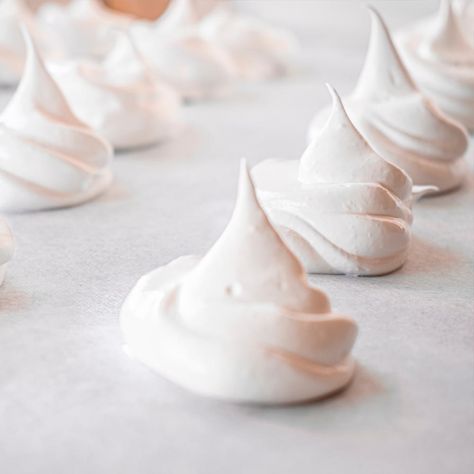 Check out this amazing Splenda recipe! Splenda Cookies, Meringue Bites, Monk Fruit Recipes, Marshmallow Cones, Lemon Raspberry Bars, Merengue Cookies, Creamy Lemon Bars, Low Sugar Cookies, Low Calorie Baking