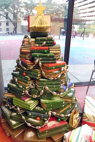 Book tree. A novel idea on creating your tree. Happy Holiday! Photo taken at the Houston Public Library Central Library (stylized), 2013. To contact HPL visit www.houstonlibrary.org or call 832-393-1313. Book Christmas Tree, Plastic Christmas Tree, Book Tree, How To Make Christmas Tree, Alternative Christmas Tree, Creative Christmas Trees, Central Library, Ultimate Christmas, Navidad Diy