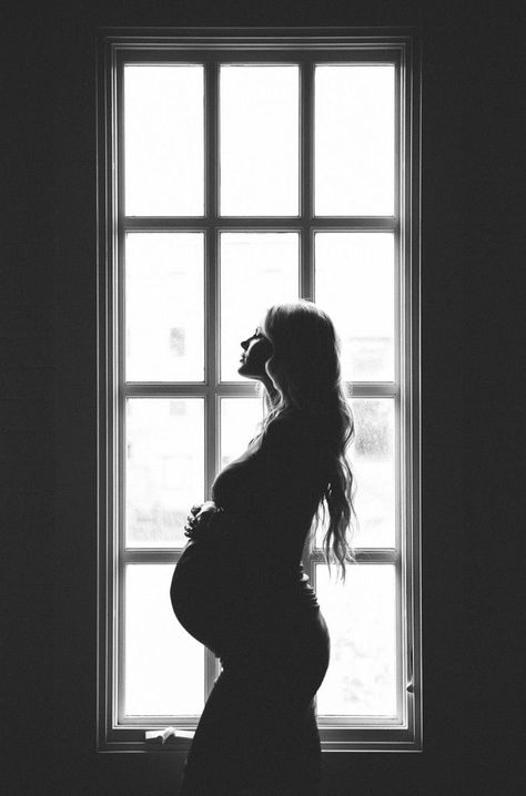 Maternity Photography Poses Pregnancy Pics, Maternity Studio, Amber Fillerup Clark, Amber Fillerup, Maternity Photoshoot Poses, Barefoot Blonde, Maternity Inspiration, Maternity Photography Poses, Foto Tips