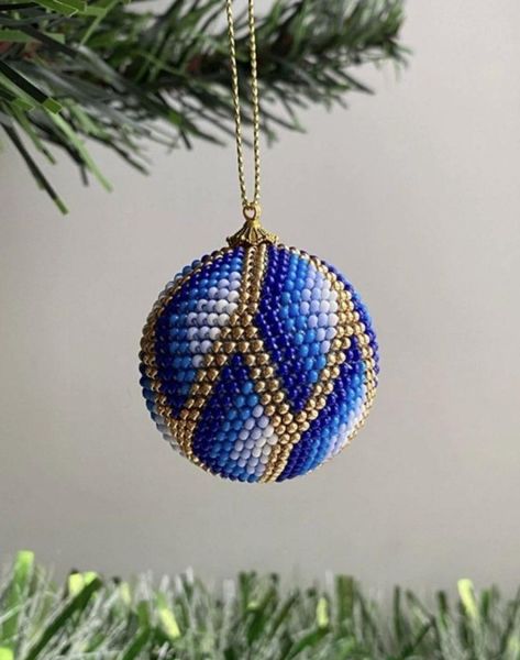 Crochet Ornaments Free Pattern, Crocheted Ornaments, Christmas Beads Craft, Crochet Beading, Christmas Beading, Beading Design, Beaded Christmas Decorations, Beaded Ornament Covers, Diy Seed Bead Earrings