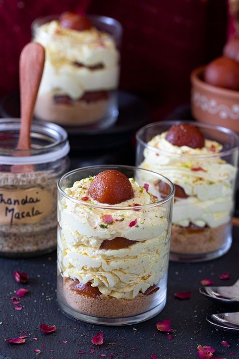 Thandai Mousse Gulab Jamun Cups is an Indian fusion dessert that is a fresh spin on the traditional Thandai that is layered with cookie crumbs, mousse, and Gulab Jamuns. A perfect festive dessert! #thandai #thandaimoussecups #diwalimousse recipe #thandaimousse Thandai Mousse, Thandai Cake, Fusion Desserts, Festive Dessert Recipes, Pakistani Desserts, Easy Indian Dessert Recipes, Easy Indian Dessert, Mousse Cups, Dessert Shots