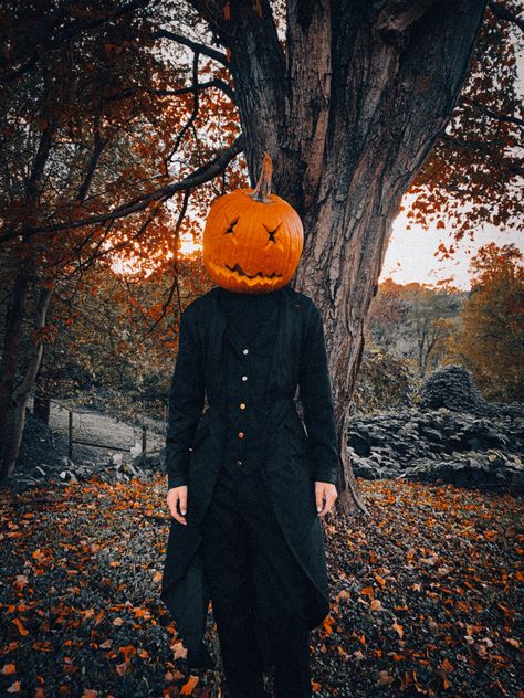 Scary Pumpkin Head Costume, Pumpkin Head Halloween Costume, Ellie Moore, Scary Pumpkin Costume, Pumpkin Head Costume, Pumpkin Shoot, Pumkin Designs, Halloween Costumes Pumpkin, Photoshoot Male