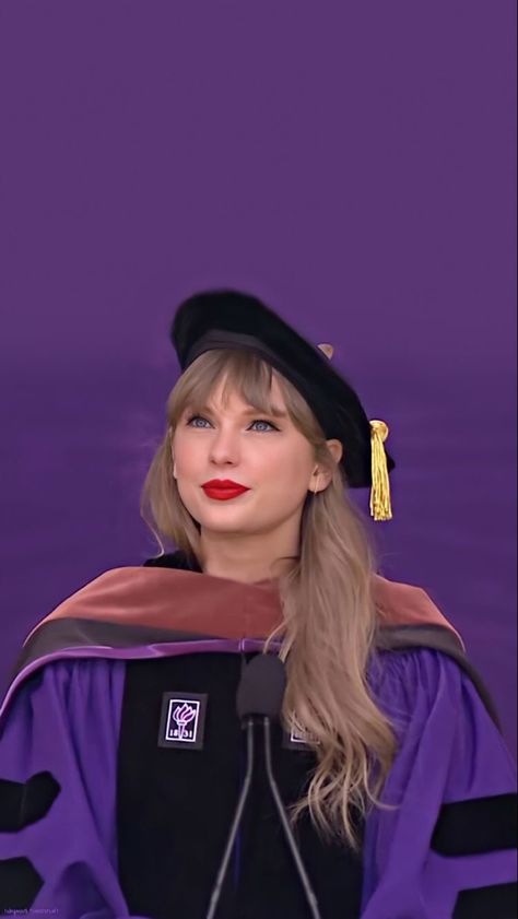 #taylorswift Taylor Swift Graduation Picture, Mean Taylor Swift Wallpaper, Tyler Swift Wallpaper, Dr Taylor Swift Graduation, Taylor Swift Recent Photos, Taylor Swift Nyu Graduation, Taylor Swift Hd Photos, Taylor Swift Cute Photos, Taylor Swift Aesthetic Pictures