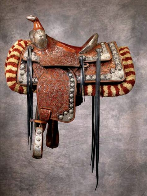 Bohlin youth saddle Saddle Making, Rodeo Art, Equestrian Tack, Cowboy Lifestyle, Cowboy Culture, Cowboy Spurs, Retro Cowboy, Custom Saddle, Western Saddles