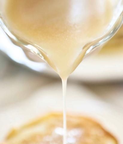 Syrup For Pancakes, Apple Smoothie, Pancake Syrup, Homemade Syrup, Vanilla Syrup, White Apron, Pumpkin Spice Cupcakes, Dessert Sauces, Syrup Recipe