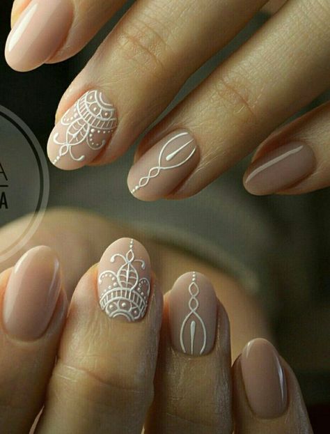 Simple Mandala Nail Art, Boho Nail Art Bohemian, Henna Design Nails, Henna Nails Design, Boho Inspired Nails, Indian Inspired Nails, Yoga Nails Design, Mandala Nails Boho, Mandala Nail Designs