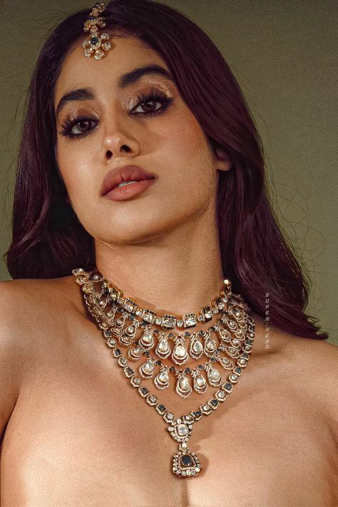 Hip Tattoos Women, Janhvi Kapoor, Carpet Looks, Beauty Face Women, Hot Women Dress, Kiara Advani, Hottie Women, Indian Actress Hot Pics, Beautiful Smile Women