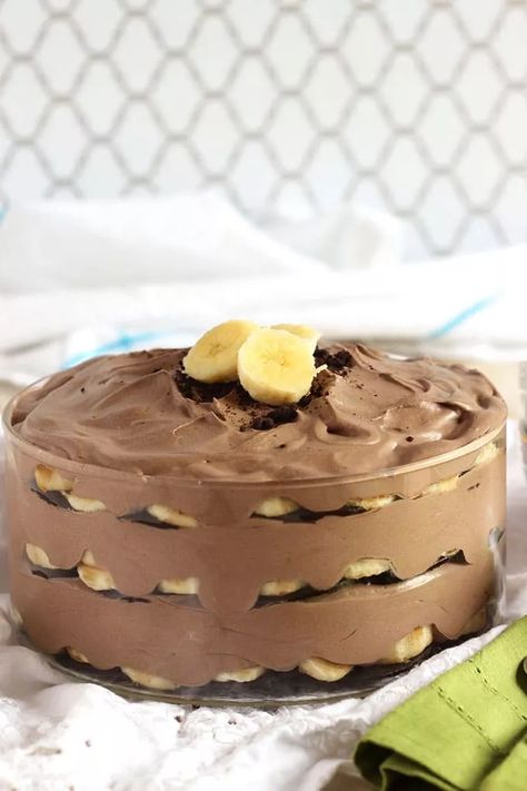 Chocolate Banana Pudding - The Suburban Soapbox Banana Pudding Chocolate, Sweetened Condensed Milk Desserts, Classic Banana Pudding, Chocolate Banana Pudding, Banana Pudding Desserts, Banana Pudding Recipe, Chocolate Wafer Cookies, Milk Dessert, Magnolia Bakery