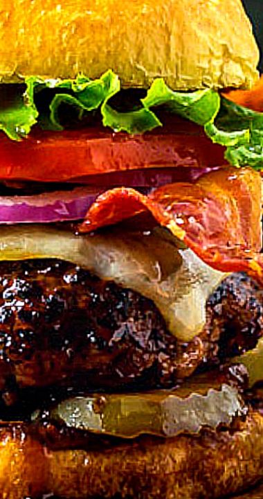 Hamburger Recipes Burgers, Jack Daniels Burger, Copycat Meals, Whiskey Burger, Cheeseburger Recipes, Recipes Burgers, Recipes Hamburger, Steak Burger, Recipes Steak