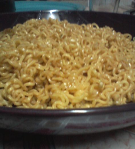 Pancit Canton Lucky Me Aesthetic, Pancit Canton Lucky Me, Pinoy Breakfast, Pancit Canton, Mukbang Korean, Scrumptious Food, Random Pfp, Tagalog Quotes Funny, So Hungry