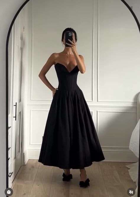 Black Dress Outfit, Black Dress Outfits, Dress Outfit, Black Outfit, Long Dress, Fashion Dresses, Dress Outfits, Black Dress, Fashion Outfits