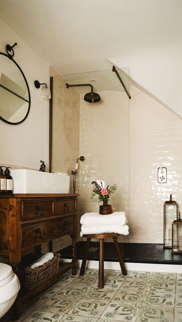 Lucy Keher on Instagram: "We get so much love for this little bathroom. A modern vintage bathroom for a 500 year old cottage 🫶🤎  It certainly came with its challenges, including having no window!   Tiles: @bakedtileco  Vanity: @mustardvintage  Sink: @tikamoon  Shower: @big_bathroom_shop Wall lights: @corstonarchitecturaldetail  Mirror: @rowenandwren   #englishcottage #cottageholiday #cottagecore #modernvintage #rustic #bathroom #bathroomgoals #bathroomdesign #smallbathroom #beautifulbathroom #bathroominspo #bathroominspiration #showerroom #cottage #explore #explorepage #england #holidaycottage #periodhome #oldhome #interiors #decor #cottagelovestory #lodgecottage" Colorful Small Bathroom, Cottage Showers, Modern Vintage Bathroom, Small Full Bathroom, Small Bathroom With Shower, Bathroom Shower Design, Cottage Bathroom, Big Bathrooms, Upstairs Bathrooms