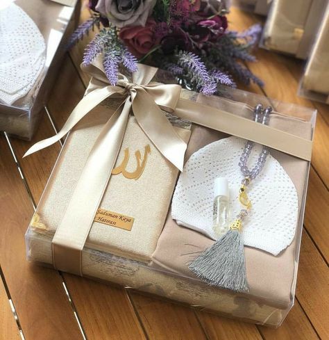 Umrah Gift Basket, Eid Packing Ideas, Eid Gifts For Him, Wedding Gift Hampers, Xmas Gift Wrap, Eid Crafts, Wedding Gift Pack, Rustic Wedding Gifts, Bridal Gift Wrapping Ideas