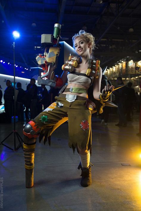 Junkrat by JokerLolibel.deviantart.com on @DeviantArt Female Junkrat, Junkrat Cosplay, Junkrat Overwatch, Gender Bend Cosplay, Mouse Click, Godzilla Funny, Overwatch Cosplay, Video Game Cosplay, Epic Cosplay