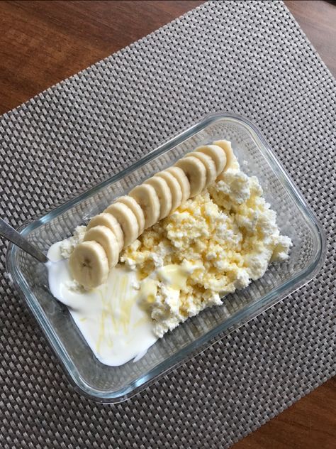 Cottage Cheese And Honey, Cottage Cheese And Yogurt, Cheese And Honey, Cottage Cheese Breakfast, Banana Honey, Healthy Breakfast Idea, Cheese Breakfast, Healthy Lunch Meal Prep, Breakfast Idea