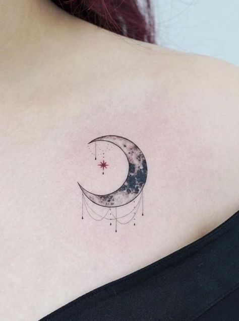 O que Ninguém te Vai Contar sobre os Significados das Tatuagens de Lua - Página 3 de 3 - 123 Tatuagens Gorgeous Crescent Moon Tattoo DesignCheck out this beautiful crescent moon tattoo design featuring delicate linework and shading. The crescent moon is a classic tattoo symbol representing feminine energy, spirituality, and personal growth. #moontattoo #crescentmoon #smalltattoo #tattooideasforme. Bohemian Moon Tattoo, Moon Memorial Tattoo, Luna Tattoo Design, Crescent Moon Tattoo Design, Moon Tattoo Designs For Women, Moon Tattoo Design, Simple Hand Tattoos, Delicate Tattoos For Women, Grace Tattoos