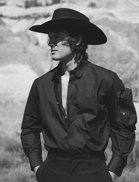 Alex Pettyfer 2019 Man About Town Photo Shoot | The Fashionisto Alex Pettyfer, Cowboy Aesthetic, Man About Town, I Land, American Gothic, Elegant Photo, Cowboy Style, Fit Ideas, Vintage Portraits