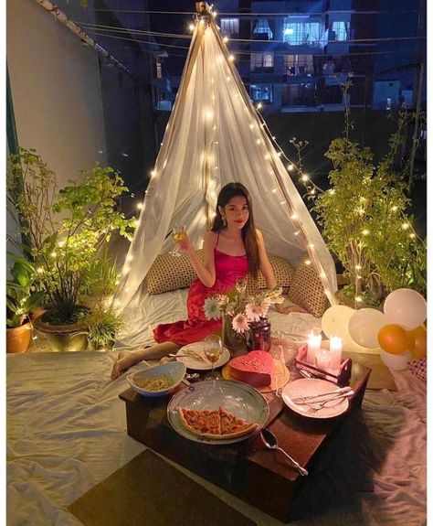 Birthday Decors For Boyfriend, Simple Canopy Decoration For Birthday, Tent House Birthday Decoration, Birthday Decors At Home, Tent Birthday Decoration, Aesthetic Bday Decor, Canopy Birthday Decoration, Date Night Decorations At Home, Rooftop Birthday Party Decorations