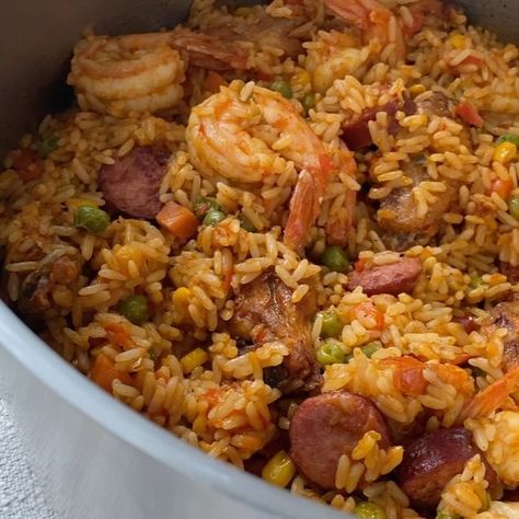 African Soup, Grenada Caribbean, Rice And Gravy, Nigeria Food, Liberian Food, African Recipes Nigerian Food, Food Decorations, Africa Food, Jollof Rice