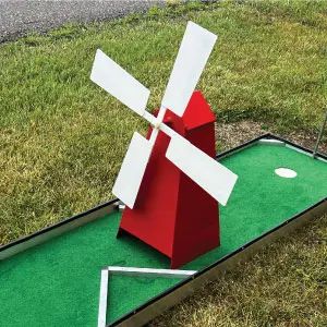 Mini Golf Obstacles, Mini Golf Ideas, Portable Mini Golf, Putt Putt Golf, Crazy Golf, Mini Golf Course, Miniature Golf, Backyard Pool Landscaping, Golf 2