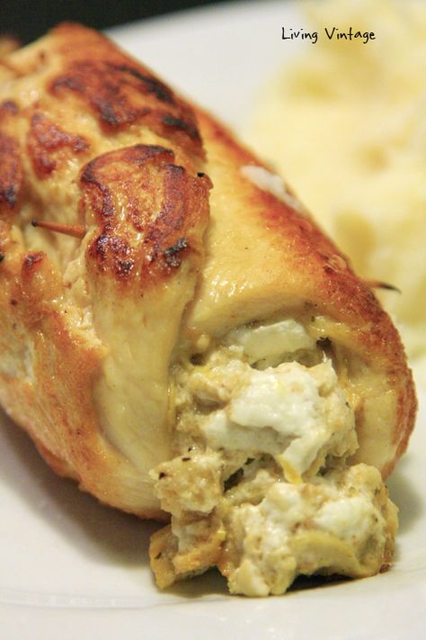 Chicken Breast Stuffed, Favorite Recipes Chicken, Goat Cheese Recipes, Living Vintage, Friday Favorites, Stuffed Chicken, Chicken Dishes Recipes, Poultry Recipes, Chicken Dinner Recipes