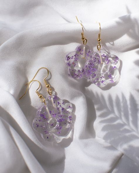 Resin Inspiration, Stained Glass Earrings, Earrings Diy Handmade, Purple Wisteria, Flower Resin Jewelry, Gold Hooks, Feminine Jewelry, Resin Jewelry Diy, Epoxy Resin Art