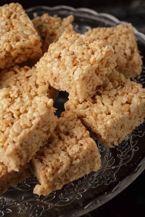 Brown Butter Rice Krispie Treats Brown Butter Rice Krispie Treats, Brown Butter Rice, Honey Rice, Crispy Treats Recipe, Homemade Rice Krispies Treats, Banana Split Dessert, Rice Bubbles, Krispie Treats Recipe, Pineapple Recipes