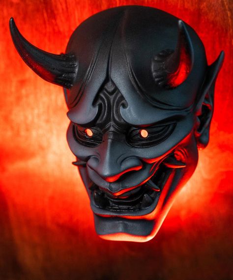 HANDMADE MASKS since 2019 a partagé une photo sur Instagram : « 🔥Hell fire 🔥 Ghost mask ❗️ALL INFO ON A WEBSITE: ONICLAY.COM❗️ ❌I don’t answer in comments.❌… » • Regardez les 108 photos et vidéos sur son profil. Hannya Maske Tattoo, Mascara Hannya, Hannya Maske, Mascara Oni, Japanese Hannya Mask, Japanese Demon Mask, Japanese Oni Mask, Japanese Masks, Oni Mask Tattoo