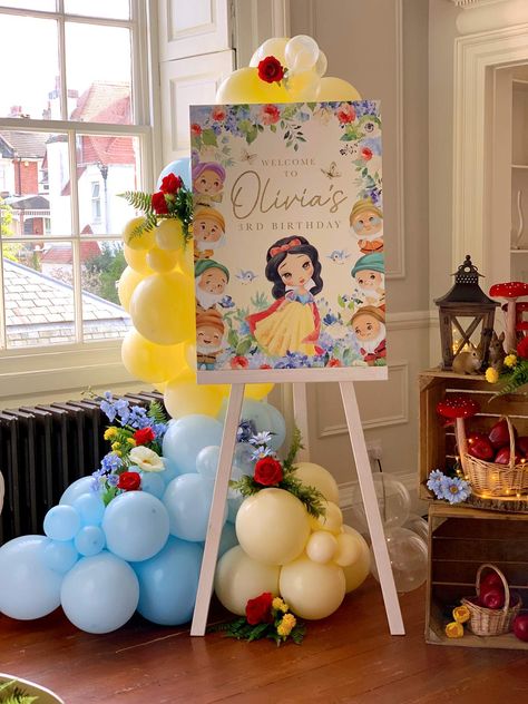 Snow White Balloon Decor, Snow White One Year Birthday, Baby Snow White Birthday Party, Snow White Table Decorations, Snow White Balloon Garland, Fairest One Of All Birthday, Snow White First Birthday Party, Belle Birthday Party Decorations, Snow White 1st Birthday Party