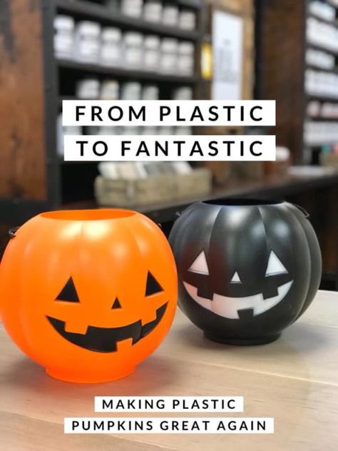 Painting plastic halloween pumpkins with chalk paint Fall Plastic Pumpkin Crafts, Paint Plastic Pumpkins, Plastic Pumpkins Makeover, Plastic Pumpkins Crafts, Pumpkin Makeover, Halloween Entryway, Shabby Chic Colors, Paper Mache Pumpkins, Pumpkin Pail