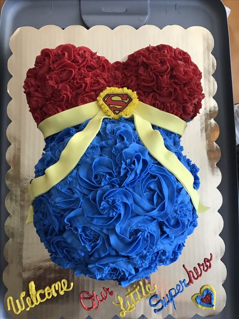 Superman baby shower cake. Baby bump! Superman Baby Shower Theme, Superhero Baby Shower Ideas, Superman Baby Shower, Marvel Baby Shower, Batman Nursery, Baby Treats, Baby Boy Batman, Baby Bump Cakes, Baby Shower Party Gifts