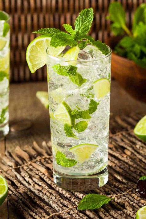 Keto Mojito Rum Runner, Mojito Drink, Best Summer Cocktails, Therapy Business, Fun Summer Drinks, Keto Cocktails, Mint Mojito, Mojito Cocktail, Mojito Recipe