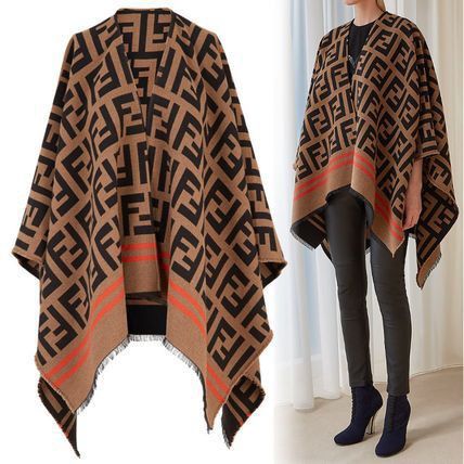 Fendi Shawl, Fendi Poncho, Dallas Outfit, Poncho Fashion, Fendi Monogram, Poncho Outfit, Fendi Clothing, Italian Fashion Street, Ladies Poncho