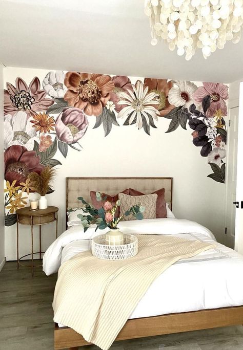 Wall papers & wall stickers ideas Wall Decal Ideas Bedroom, Floral Wallpaper Bedroom Ideas, Floral Bedding Bedroom Ideas, Floral Bedroom Aesthetic, Decals Wallpaper, Floral Wall Decals, Apartment Decorating On A Budget, Floral Bedroom, Bedroom Murals