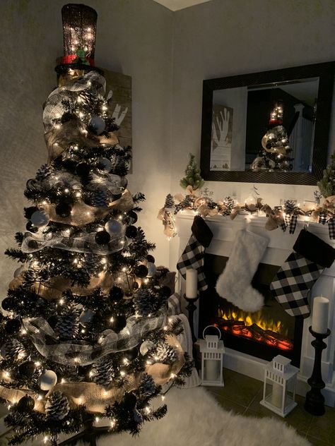 Black Christmas Tree Decorations, Christmas Decor Diy Cheap, Black Christmas Tree, Christmas Tree Inspo, Christmas Tree Decorating Themes, Black Christmas Trees, Black Tree, Black Christmas, Theme Ideas