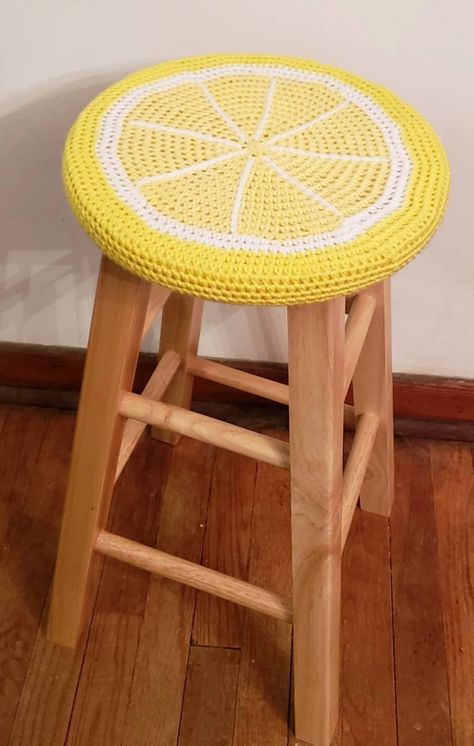 Crochet Stool Cover, Crochet Patterns Beginner, Crochet Lemon, Circle Crochet, Crochet Table Mat, Crochet Patterns Free, Stool Covers, Beginner Crochet Projects, Beginner Crochet