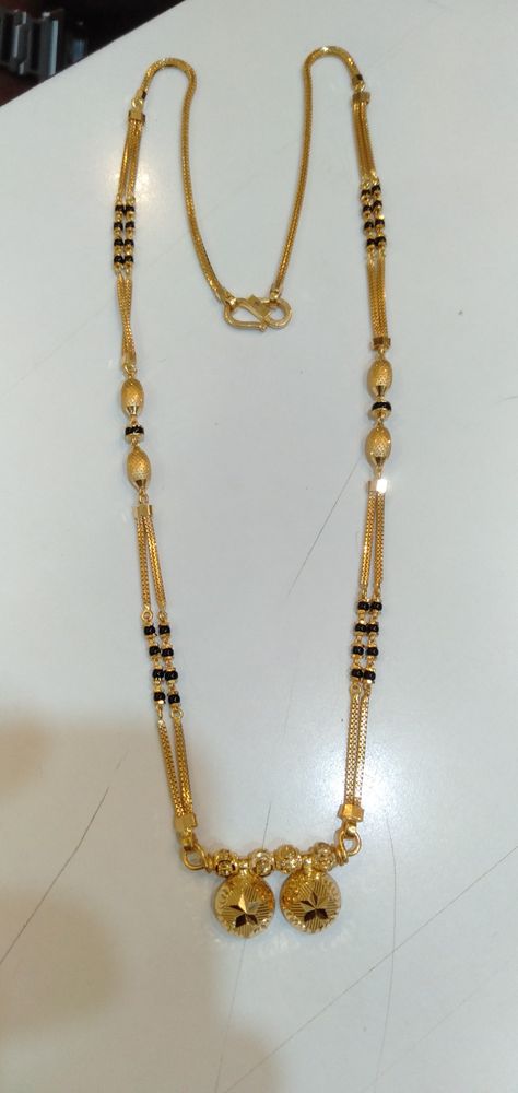 Short Mangalsutra Designs Gold Modern, Double Chain Mangalsutra, Chain Mangalsutra Designs, Fancy Mangalsutra Designs Gold, Mangalsutra Designs Gold, Mangalsutra Set, Mangalsutra Design, Black Beads Mangalsutra, Gold Jewelry Outfits