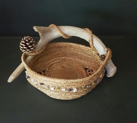 Rope Pottery, Pine Straw Baskets, Pine Needle Crafts, Sweetgrass Basket, Modern Baskets, Rope Bowls, Basket Weaving Patterns, Rope Projects, Weaving Loom Diy