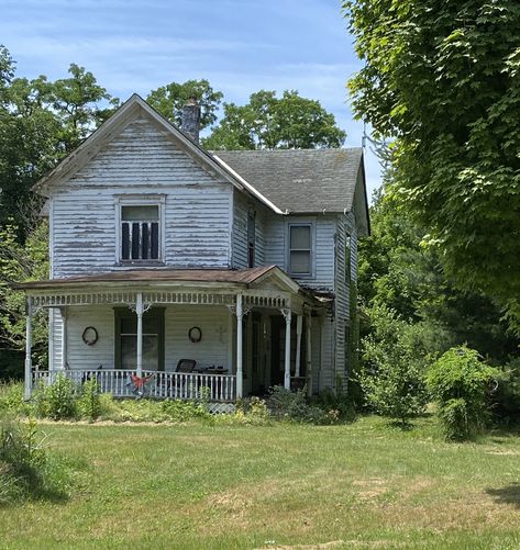 Abandon House, Dilapidated House, Farmhouse Outside, Realistic House, Creepy Old Houses, Scary Houses, Abandoned Homes, Creepy Houses, Old Abandoned Houses