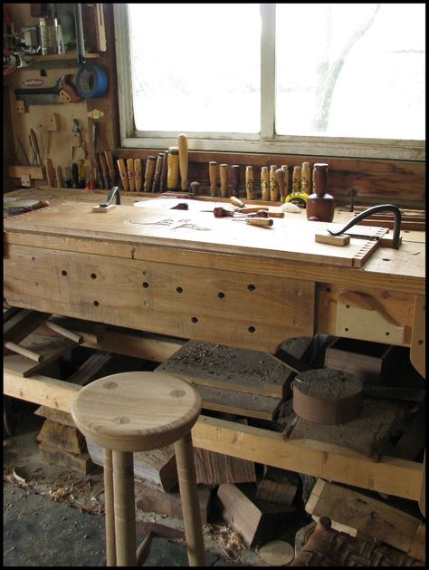 Wood Carving Studio, Transfer Of Energy, Workbench With Drawers, Garage Workshop Layout, Workshop Layout, Workbench Plans Diy, Diy Workbench, Bench Ideas, Workbench Plans