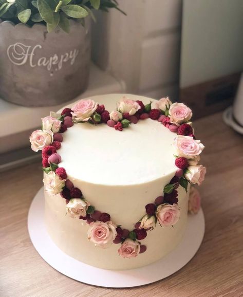 Elegant Birthday Cakes For Ladies Simple, Anniversary Cake Ideas Couple Simple, Cake Designs Wedding Anniversary, Cakes For Marriage, Elegant Heart Cake, Sorry Cake Ideas, Bday Cake For Husband Birthday, 70th Anniversary Cake, Simple Wedding Anniversary Decorations