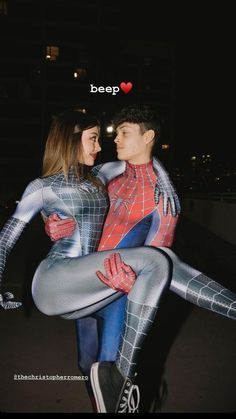 Most Creative Halloween Costumes, Cute Couples Costumes, Couple Cosplay, Halloween Parejas, Classy Halloween Costumes, Spiderman Costume, Couples Halloween Outfits, Cute Couple Halloween Costumes, Pretty Halloween