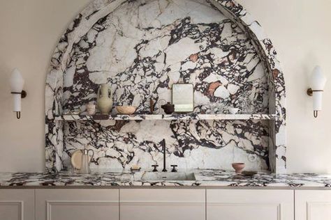 ON TREND: CALACATTA VIOLA MARBLE Viola Marble Kitchen, Italian Kitchen Ideas, Calacatta Viola Marble, Viola Marble, Calacatta Viola, Interior Design Per La Casa, Beautiful Kitchen Designs, Marble Kitchen, Est Living