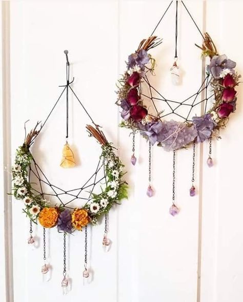 Alternative Wreath Ideas, Nature Dream Catcher, Christmas Dream Catcher, Natural Dream Catcher, Atrapasueños Diy, Pagan Crafts, Macrame Dream Catcher, Xmas Theme, Smart Tiles